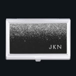 Boîtier Pour Cartes De Visite Parties scintillant noire argent Monogramme Nom de<br><div class="desc">Parties scintillant à étincelles en noir et argent Nom du monogramme Titulaire de la carte d'affaires. Cela rend le cadeau parfait pour 16 ans,  mariage,  douche nuptiale,  anniversaire,  baby shower ou bachelorette pour quelqu'un qui aime le luxe glam et les styles chic.</div>