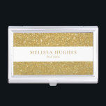 Boîtier Pour Cartes De Visite Parties scintillant Or moderne chic<br><div class="desc">Un coque carte de visite parties scintillant or moderne chic avec parties scintillant or brillant comme arrière - plan avec votre nom dans une police or élégante sur un panneau blanc immaculé. Parfait pour un large éventail de professions : stylistes, esthéticiennes, consultants en cheveux et beauté, spas, maquilleurs pour n'en...</div>