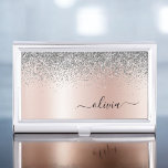 Boîtier Pour Cartes De Visite Rose Gold<br><div class="desc">Rose Gold - Blush Pink and Silver Faux Foil Metallic Sparkle Parties scintillant Brossé Métal Monogramme Nom Titulaire de carte de visite. Cela rend le cadeau parfait pour 16 ans,  mariage,  douche nuptiale,  anniversaire,  baby shower ou bachelorette pour quelqu'un qui aime le luxe glam et les styles chic.</div>