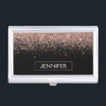 Boîtier Pour Cartes De Visite Rose Gold Blush Parties scintillant rose Monogramm<br><div class="desc">Black and Rose Gold - Blush Pink Sparkle Parties scintillant Monogramme Nom Titulaire de carte de visite. Cela rend le cadeau parfait pour 16 ans,  mariage,  douche nuptiale,  anniversaire,  baby shower ou bachelorette pour quelqu'un qui aime le luxe glam et les styles chic.</div>