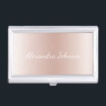 Boîtier Pour Cartes De Visite Rose Gold Blush Pink Foil Moderne Élégant<br><div class="desc">Blush Pink - Rose Gold Faux Foil Metallic Foil Minimaliste de carte de visite en acier inoxydable Titulaire de signature de script en lettres blanches pour le monogramme. Le Rose Gold Foil Metal Business Card Holders, moderne et élégant et élégant, peut être customisé avec votre nom. Veuillez contacter le concepteur...</div>