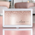 Boîtier Pour Cartes De Visite Rose Gold - Parties scintillant rose pâle Nom du m<br><div class="desc">Rose Gold - Blush Pink Faux Foil Parties scintillant à étincelle métallique brossée Monogramme de métal Nom Titulaire de carte de visite. Cela rend le cadeau parfait pour 16 ans,  mariage,  douche nuptiale,  anniversaire,  baby shower ou bachelorette pour quelqu'un qui aime le luxe glam et les styles chic.</div>