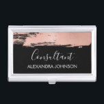Boîtier Pour Cartes De Visite Rose pâle - Rose Gold Foil Brush Strot<br><div class="desc">Blush Pink - Brush Rose Gold et Black Foil Trendy Consultant Minimaliste Carte de visite Titulaire avec lettré main blanche élégante typographie pour le monogramme. Le Titulaire de carte d'affaires Blush Pink - Rose Gold et Black Foil peut être customisé pour n'importe quelle profession. Si le texte de la profession...</div>