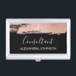 Boîtier Pour Cartes De Visite Rose pâle - Rose Gold Foil Brush Strot<br><div class="desc">Blush Pink - Brush Rose Gold et Black Foil Trendy Consultant Minimaliste Carte de visite Titulaire avec lettré main blanche élégante typographie pour le monogramme. Le Titulaire de carte d'affaires Blush Pink - Rose Gold et Black Foil peut être customisé pour n'importe quelle profession. Si le texte de la profession...</div>