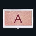 Boîtier Pour Cartes De Visite Rose Rose Or Bourgogne Parties scintillant étincel<br><div class="desc">Blush Rose Gold et Burgundy Faux Parties scintillant et Sparkle Elegant Monogram Titulaire de carte d'affaires. Ce détenteur de carte de visite peut être customisé pour inclure votre nom initial et prénom.</div>