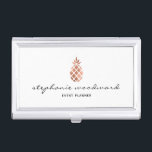 Boîtier Pour Cartes De Visite Script d'écriture manuscrite d'ananas Faux Rose Go<br><div class="desc">Ce coque carte de visite moderne et chic présente une silhouette d'ananas stylisée en feuille d'or rose. Customisez avec votre nom dans un élégant script d'écriture manuscrite noire et votre titre ou lieu d'affaires en noir sans serif font. Consultez notre magasin Ovenbird Designs pour obtenir des cartes d'affaires et des...</div>