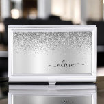 Boîtier Pour Cartes De Visite Silver Glitter Glam<br><div class="desc">Argent Faux Foil Parties scintillant à étincelles métalliques brossé Monogramme Nom de la carte de visite Titulaire. Cela rend le cadeau parfait pour 16 ans,  mariage,  douche nuptiale,  anniversaire,  baby shower ou bachelorette pour quelqu'un qui aime le luxe glam et les styles chic.</div>