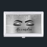 Boîtier Pour Cartes De Visite Silver Glitter Sparkle Eyelashes Monogram<br><div class="desc">Argent Faux Parties scintillant à étincelle métallique broyée Monogramme en métal brossé Nom et cils initiaux (cils), Extensions d'oreille et des yeux Porte carte de visite. Cela rend le cadeau parfait pour 16 ans, mariage, douche nuptiale, anniversaire, baby shower ou bachelorette cadeau pour quelqu'un décorant sa chambre dans le style...</div>