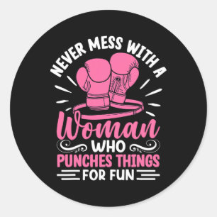 Boksen nooit knoeien met een vrouw die slaat dinge ronde sticker