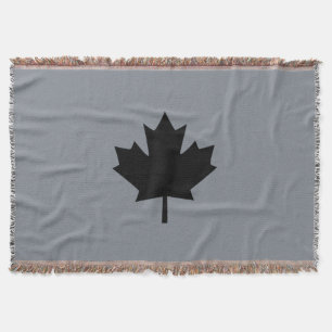Bold Canadian Black Maple Leaf Deken