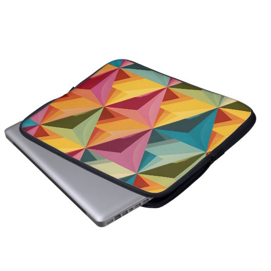 Bold Geometric Triangle Pattern Laptop Sleeve (Voorkant onderkant)