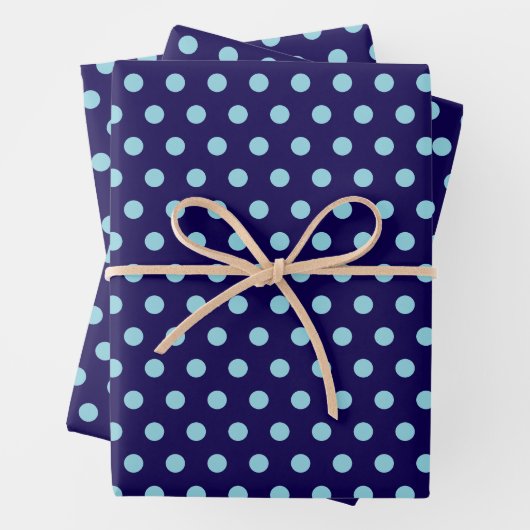Bold Light Blue Polka Dots on Navy Blue  Inpakpapier Vel (In situ)