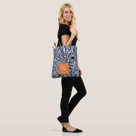 Bold Navy Rust Abstract Classy Botanical Monogram Draagtas (Op model)