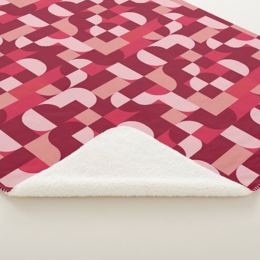 Bold Pink and Red Retro Geometric Pattern Sherpa Deken (3/4)