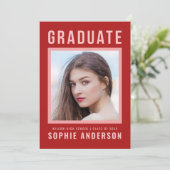 Bold Red Graduate Faire-part et Grad Party (Debout devant)