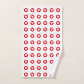 Bold Red Heart Emblem Pattern on White (Serviette à main)