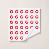 Bold Red Heart Emblem Pattern on White (Gant de toilette)
