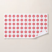 Bold Red Heart Emblem Pattern on White (Serviette à main)