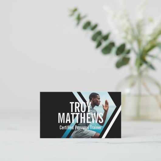 Bold Strong Modern Personal Trainer Fitness Photo  Visitekaartje (Staand voorkant)