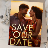 Bold Ultra Moderne Gouden Foto Sla onze datum op Folie Uitnodiging