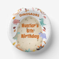Dinosaur fête d'anniversaire avec l'oeuf géant Din