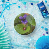 Bols En Carton Ladybug sur les fleurs de violet doux (Fête)