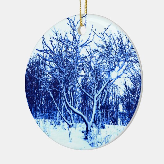 Bomen en sneeuwscène, kobaltblauw keramisch ornament (Links)