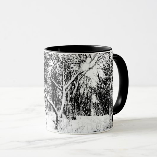 Bomen en sneeuwscène, zwart en wit mok (Voorkant rechts)