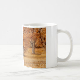 Bomen met goud koffiemok