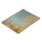 Bomen met Stormy Sky Uitzicht Notitieboek (Linkerzijde)