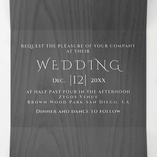 Bomen met witte reliëfbomen op een grijze winterbr drieluik uitnodiging (Binnenkant midden)