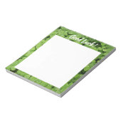 Bon bloc-notes vert de trèfle de chance. (Tourné)