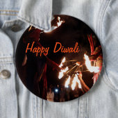 Bon Diwali Colossal Badge Rond (En situation)