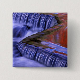Bond Falls; weerspiegelende herfstbladeren; Vierkante Button 5,1 Cm