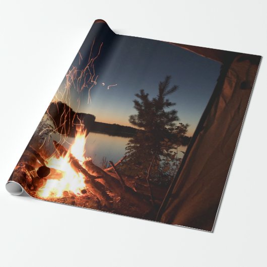 Bonfre nabij waterlichaam cadeaupapier (Uitgerold)