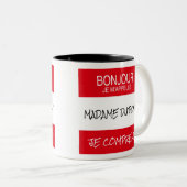 "Bonjour" Nom Badge Enseignant Français Cadeau Mug (Devant droit)
