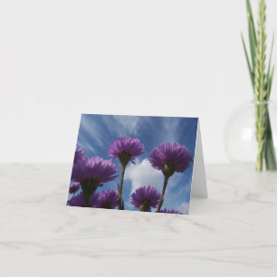 Bonne carte de fleurs violettes