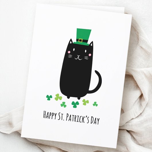 Bonne carte de jour St. Patrick avec chat noir