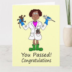 Bonne Femme vient de passer la carte d'examen Médi