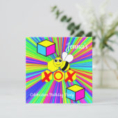 Bonne invitation de carte d'anniversaire (Debout devant)