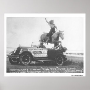Bonnie Gray springt haar paard. Poster