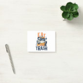 Bont wasbeer met eet afval tekst post-it® notes (Kantoor)