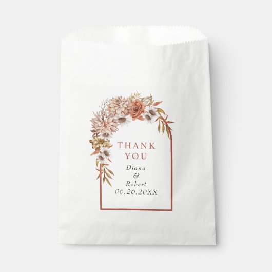 Boog met terracotta bloemen en bladeren bruiloft bedankzakje (Voorkant)