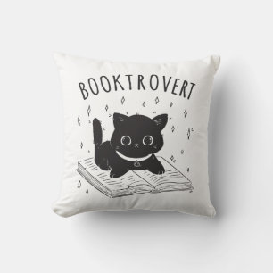Booktrovert kat met boek en sterren kussen