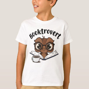 Booktrovert uil met boek en koffie t-shirt