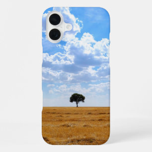 Boom in een geoogst tarweveld iPhone 16 plus hoesje