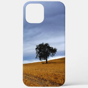 Boom in een tarweveld iPhone 12 pro max hoesje