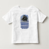 Boom in met sneeuw bedekt landschap kinder shirts (Voorkant)