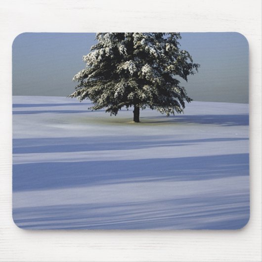 Boom in met sneeuw bedekt landschap muismat (Voorkant)