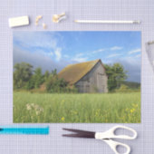 Boom met geslepen stop in een bloemig veld tissuepapier (Craft)